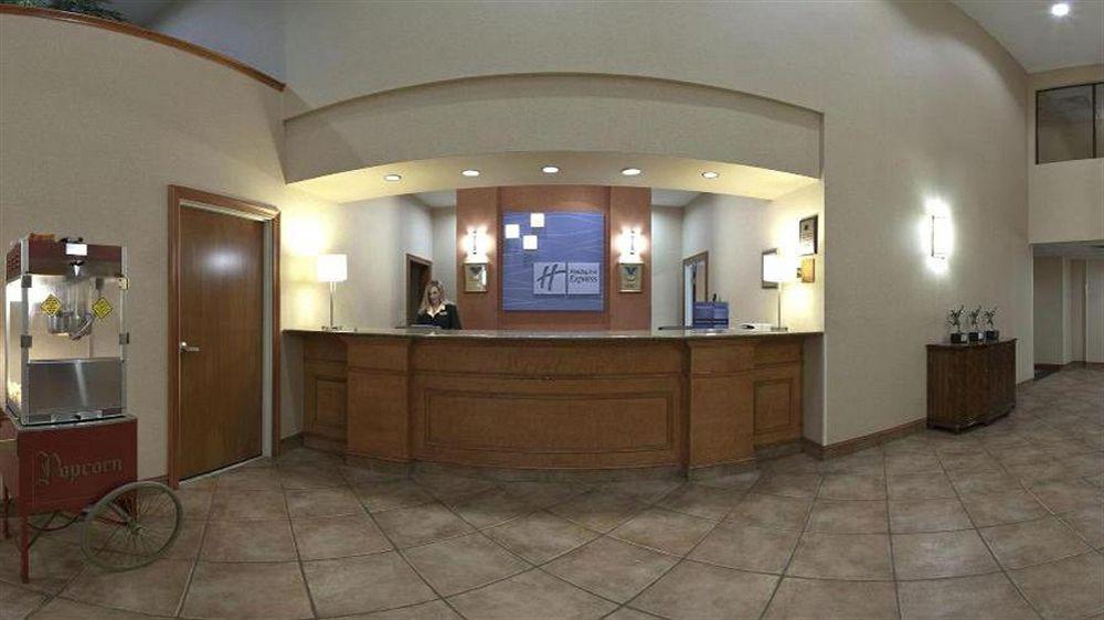 Holiday Inn Express Hotel & Suites Forest By Ihg Екстер'єр фото