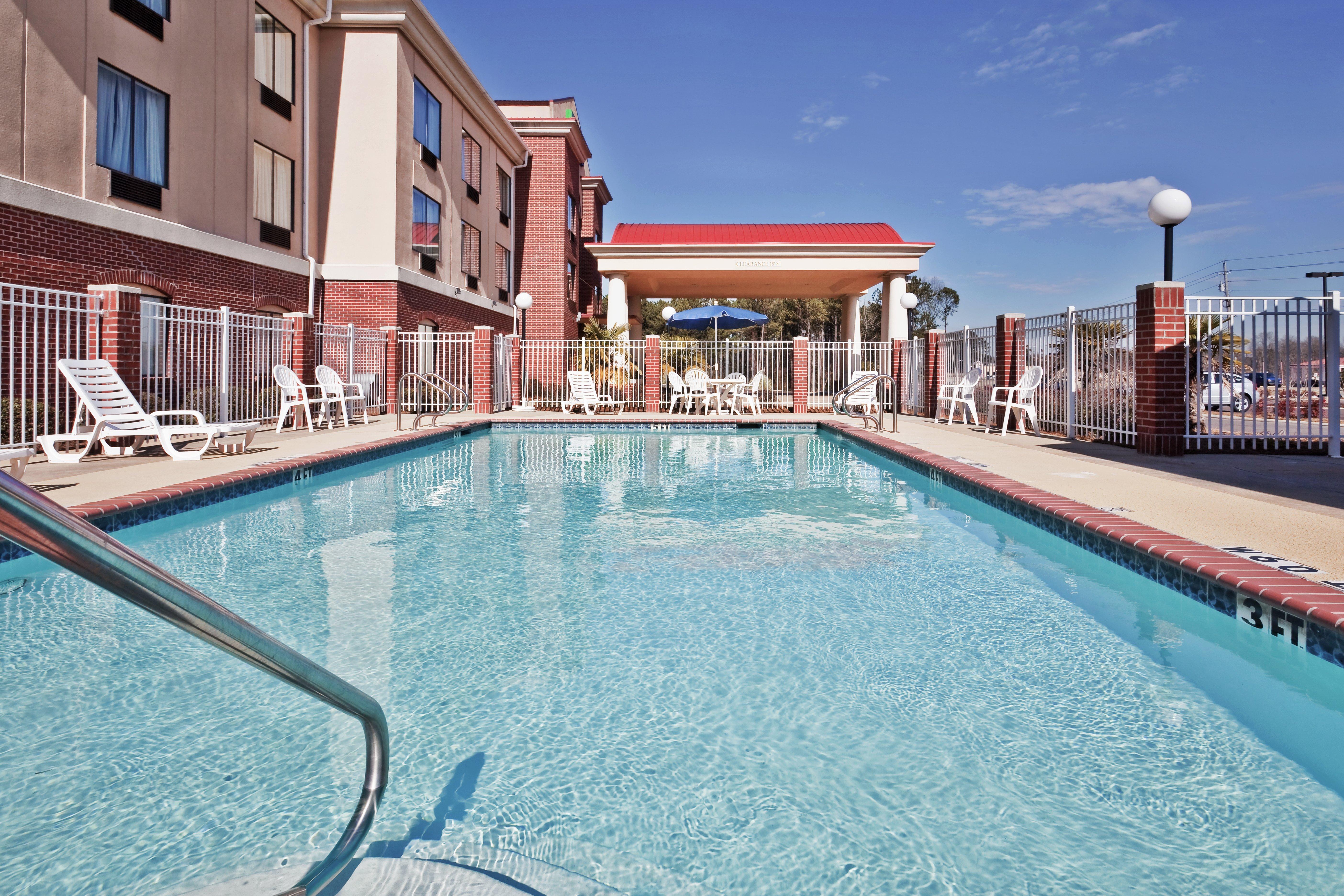 Holiday Inn Express Hotel & Suites Forest By Ihg Екстер'єр фото