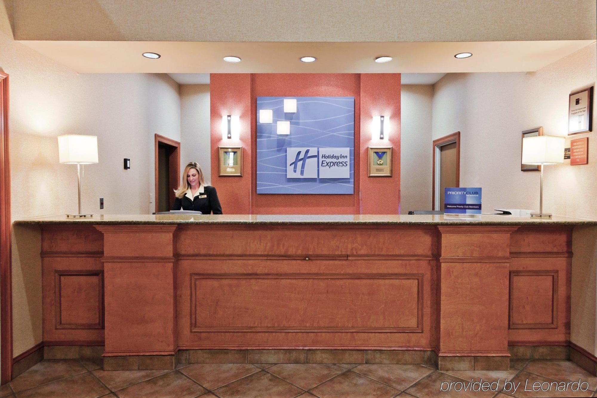 Holiday Inn Express Hotel & Suites Forest By Ihg Екстер'єр фото